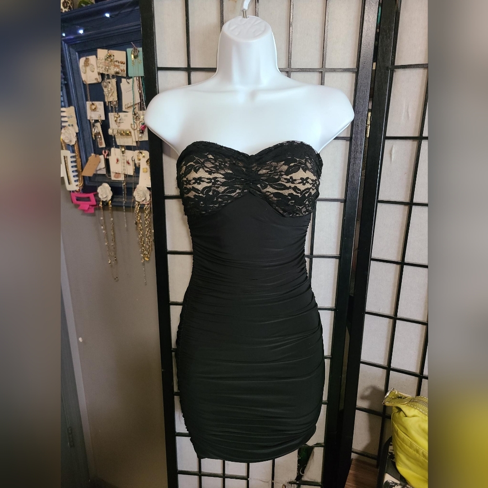 FOREVER 21 Strapless Lace Ruched Bodycon S